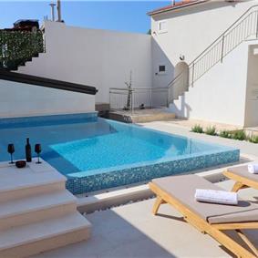 6 Bedroom Beachfront Villa with Heated Pool near Vela Luka on Korcula Island, Sleep 12